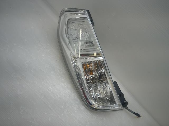 デイズルークス DBA-B21A 左 テール ランプ ライト レンズ SLN 1146-399 LED yatsu_画像1