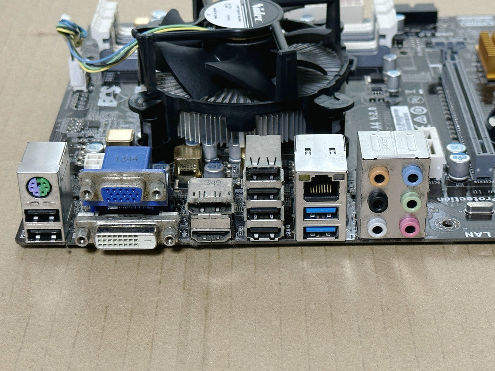 【BIOS動作　保障付】マザーボード Z87H3-A4　V2.0 LGA1150　ＩＯパネル付 　CPUファン付_画像4