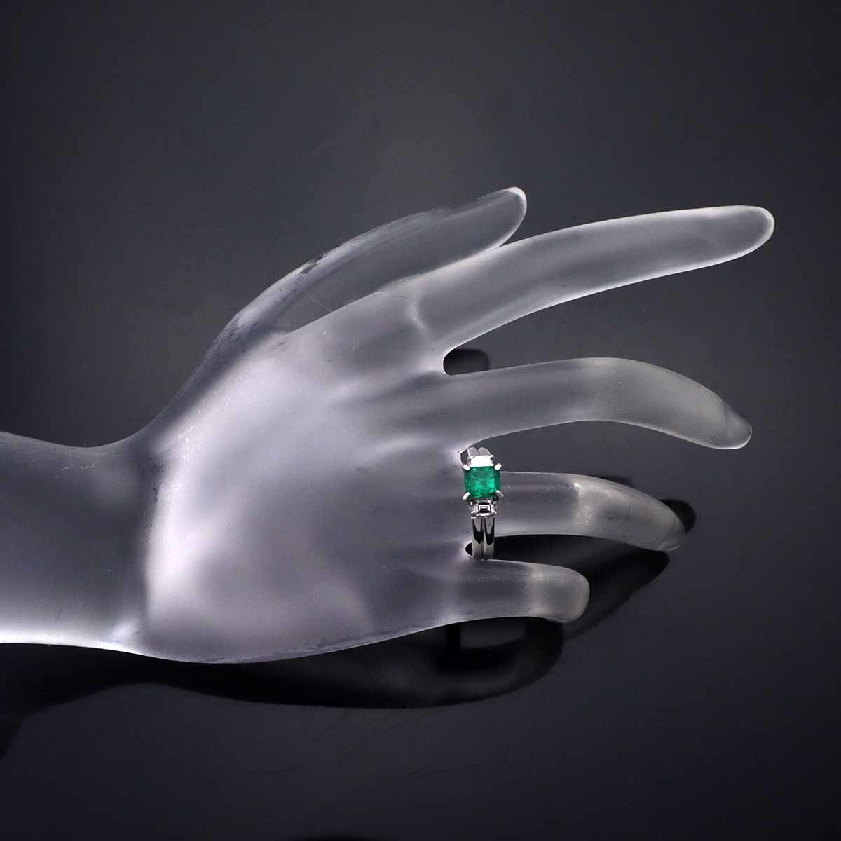 Mitsukoshi three . natural emerald (0.76ct) diamond (0.25ct) ring PT900 platinum Japan size approximately 10 number #50 judgement document 