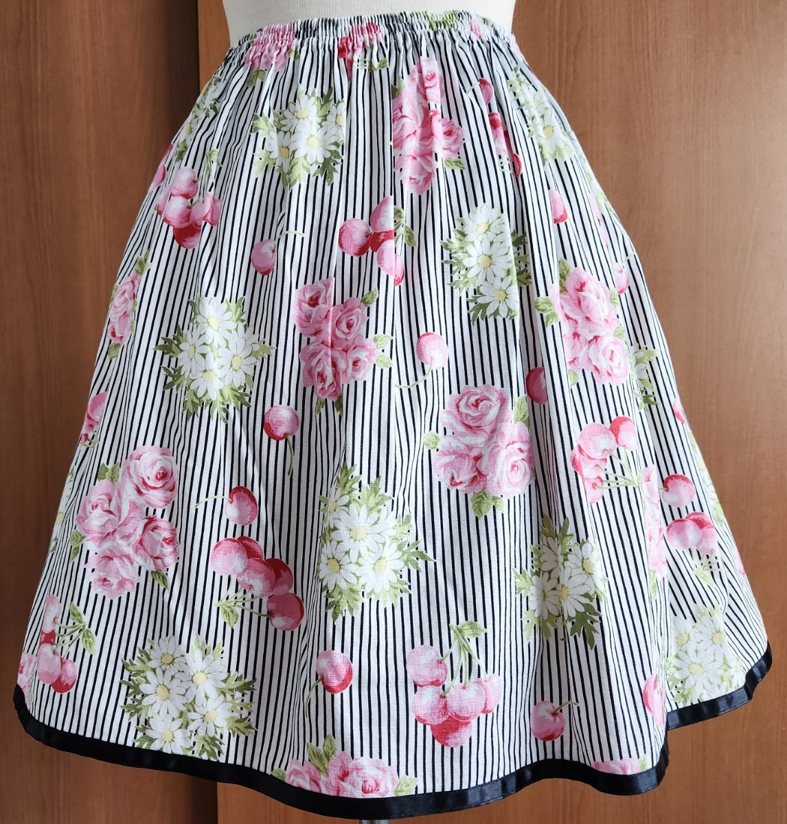  Shirley Temple Cherry & flower stripe pattern skirt 160cm white black black cherry Margaret rose rose e Miki .