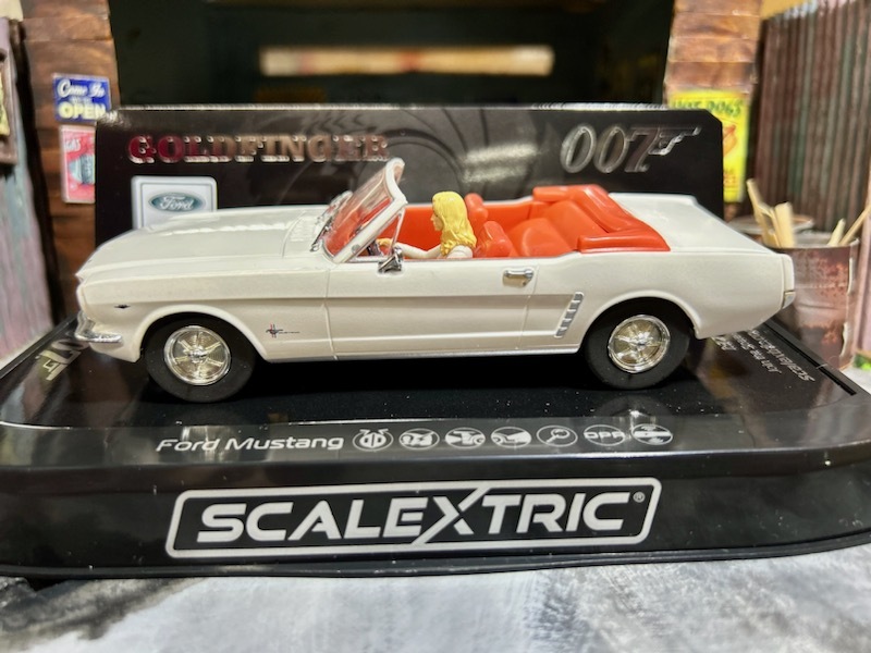 1/32 SCALEXTRIC C4404 James Bond Ford Mustang Goldfinger slot car 