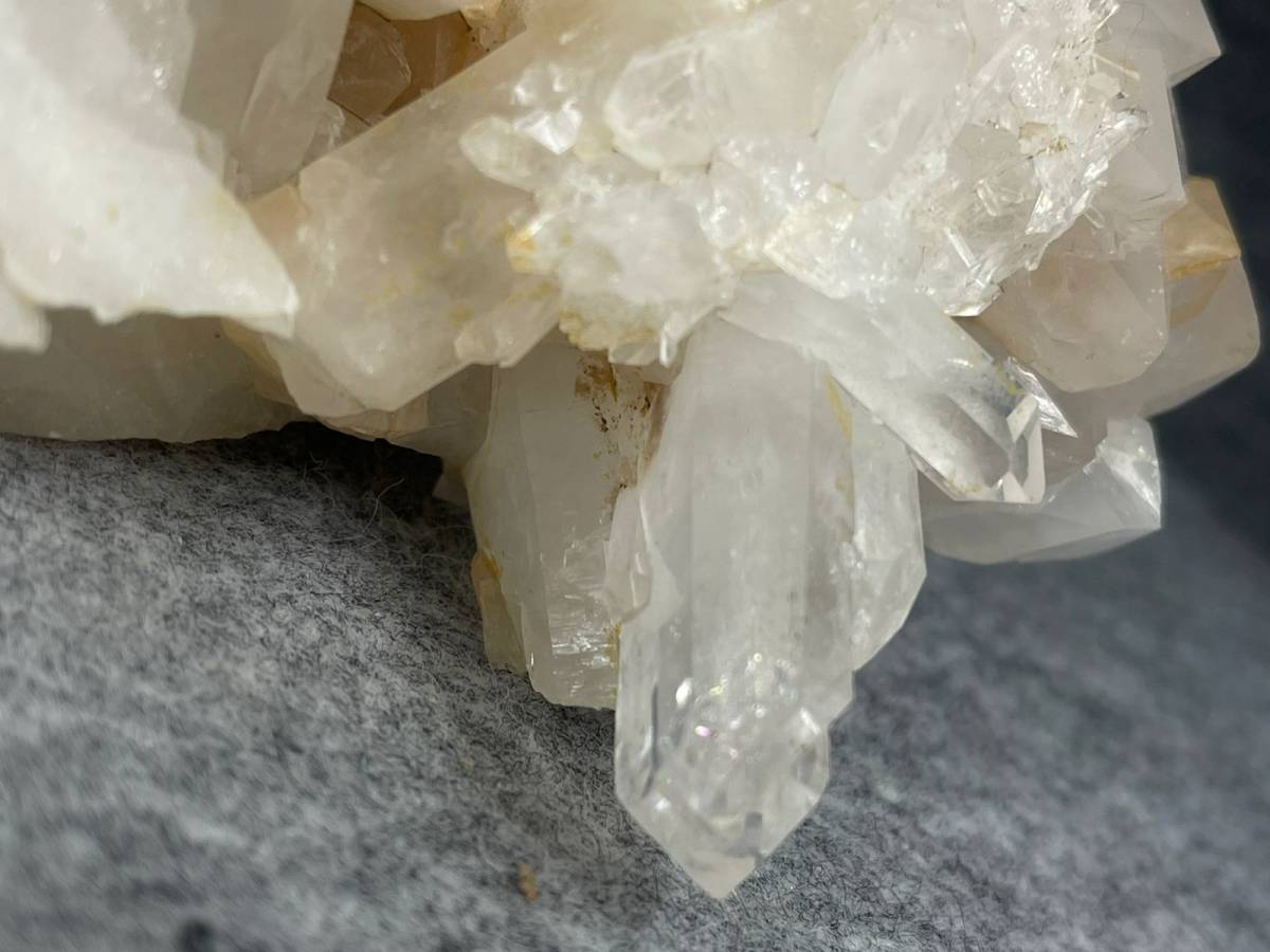 天然石 水晶 クラスター 重量約765g原石 飾石 鑑賞石 鉱石 置物 