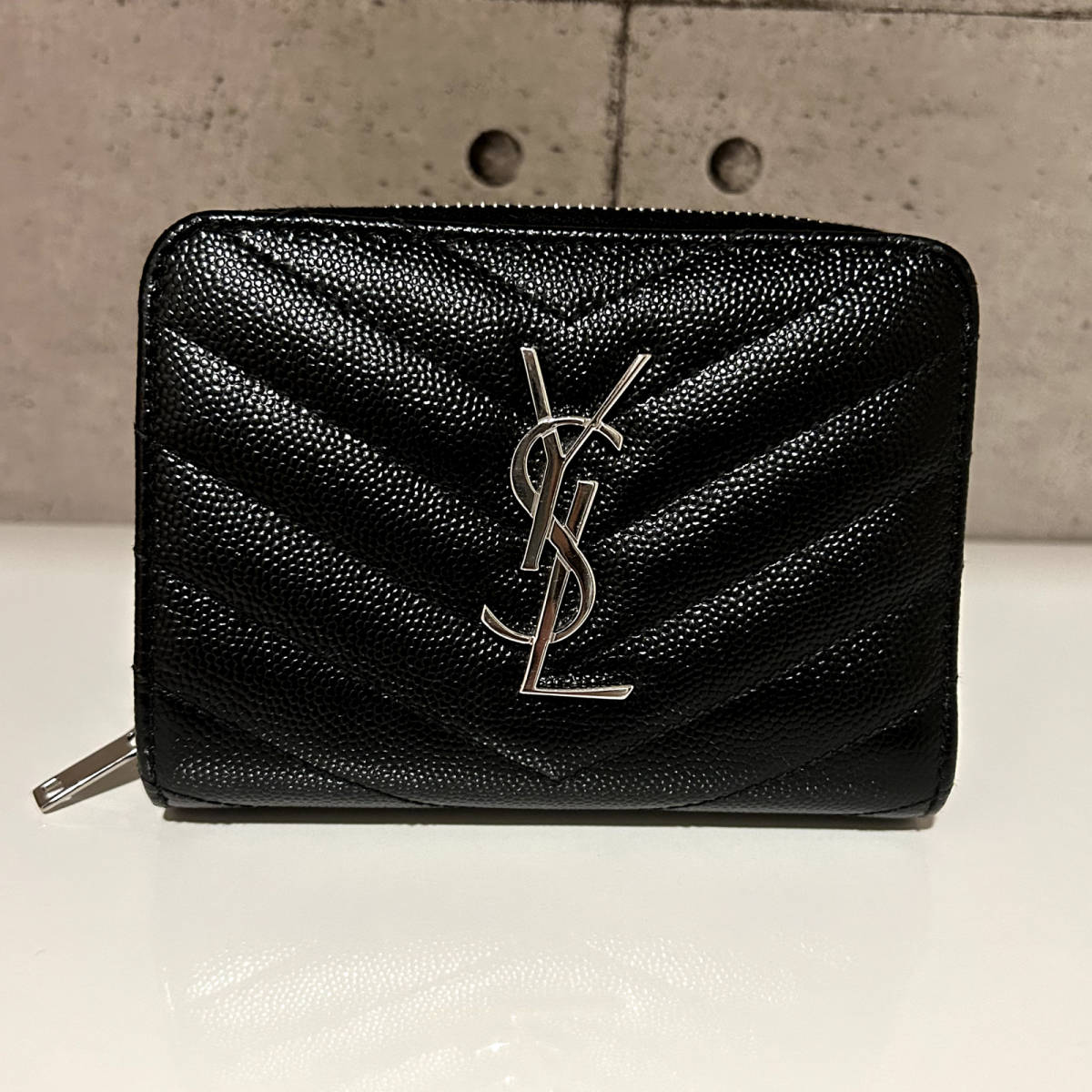 未使用に近い極美品 箱有 YSL サンローラン モノグラム 未使用に近い極美品 箱有 YSL サンローラン モノグラム