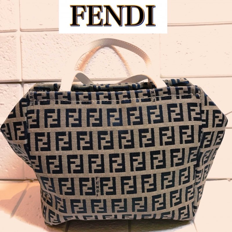 ＦＥＮＤＩ ナイロンキャンバス レザーグレー 黒 白 鞄 フェンディ