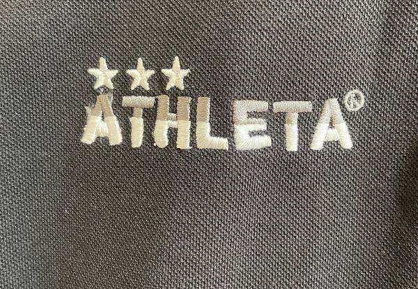 210☆送料無料☆ATHLETA アスレタ☆ポロシャツ ブラック 未使用品 サイズ150くらい 難ありの画像2