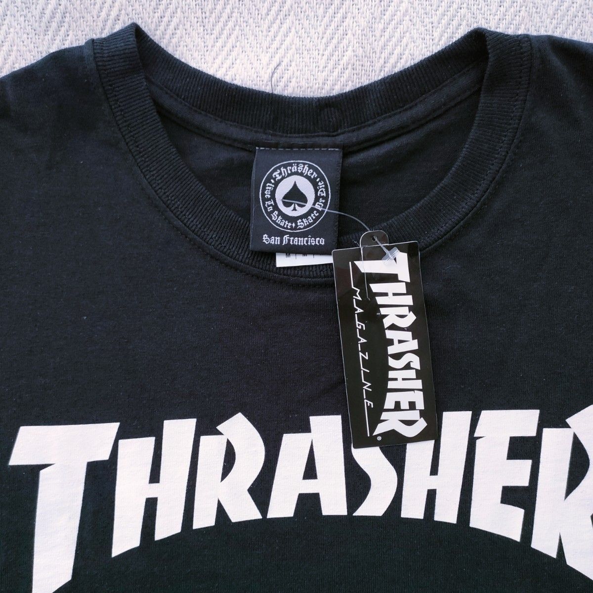 【新品】THRASHER スラッシャー　半袖メンズＴシャツ　USサイズM ネイビー 濃紺ストリート スケボー スケーター 黒 レア