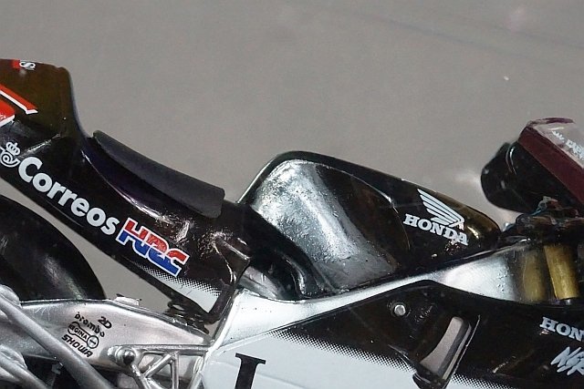 デアゴスティーニ 1/24 HONDA ホンダ NSR500 L.カピロッシ 2002 #65 チャンピオンバイクコレクション ※外箱等欠品_画像5