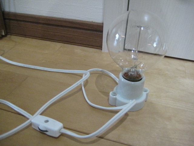 美品　エジソンランプ スイッチ付き ソケット ２点セット ホワイト　白 エジソン電球 壁付き テーブルランプ アンティーク_画像3