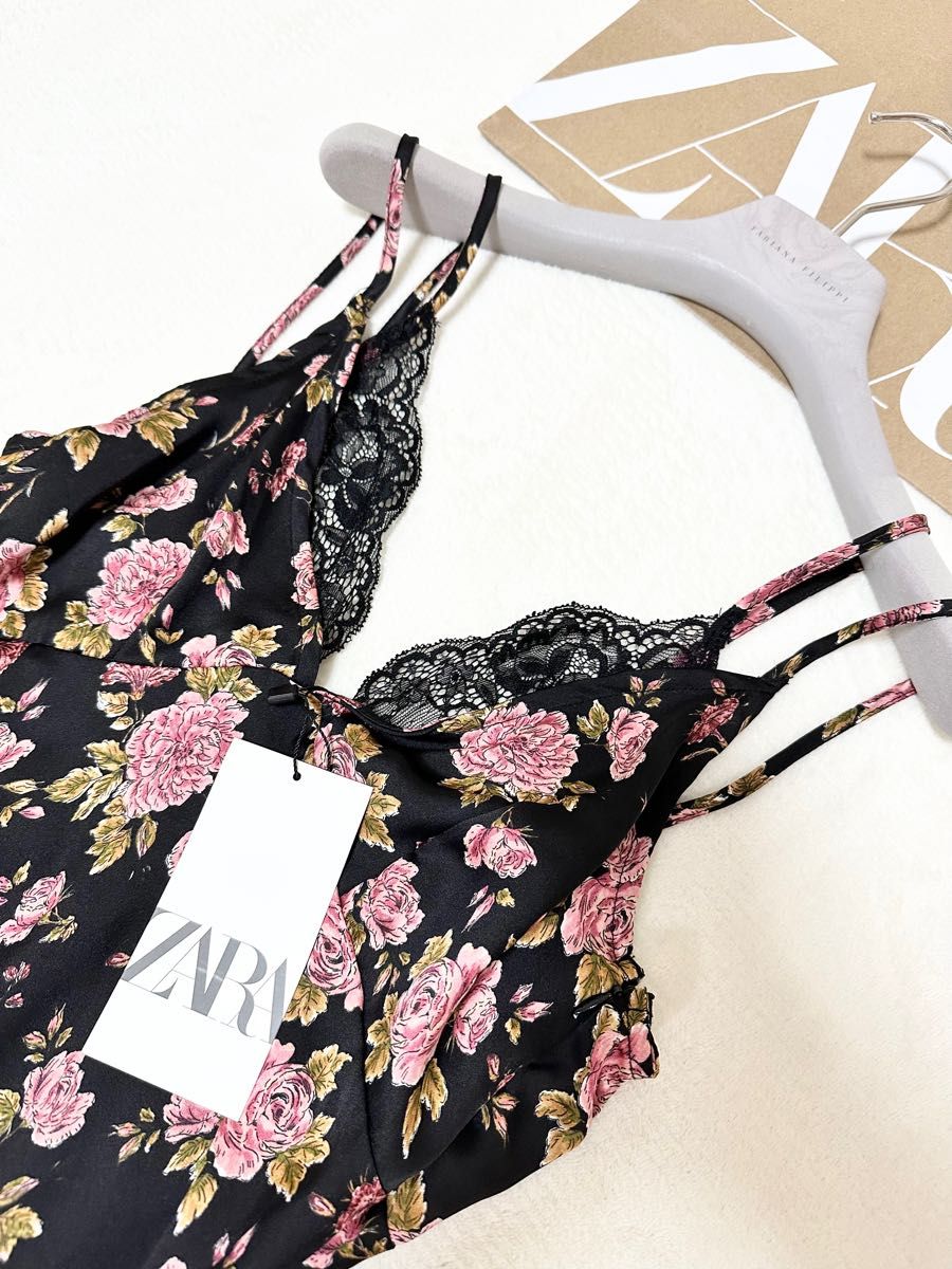 匿名配送　新品　ZARA サテン　レース レイヤード　キャミソールワンピース　黒 花柄 マキシ丈 キャミ ワンピース 花柄  