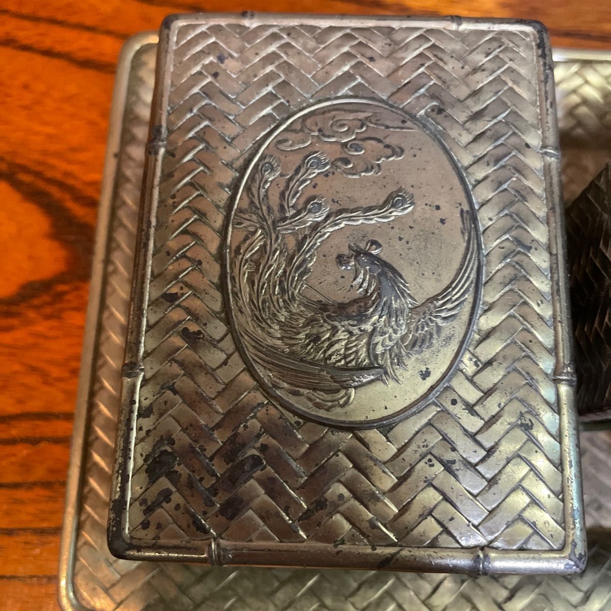 古い金属製 煙草盆 詳細不明 約1600g 金属工芸 タバコ入れ 古い金属製 煙草盆 詳細不明 約1600g 金属工芸 タバコ入れ