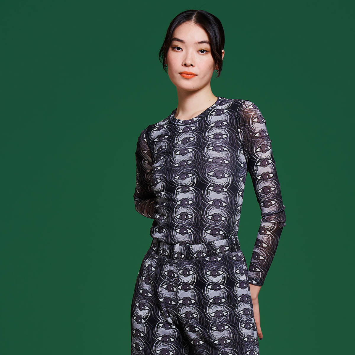 美品 VIVIENNE TAM(ヴィヴィアンタム　パワーネット　PLUM BLOSSOM EYES PRINT　ブラウス４２_画像1