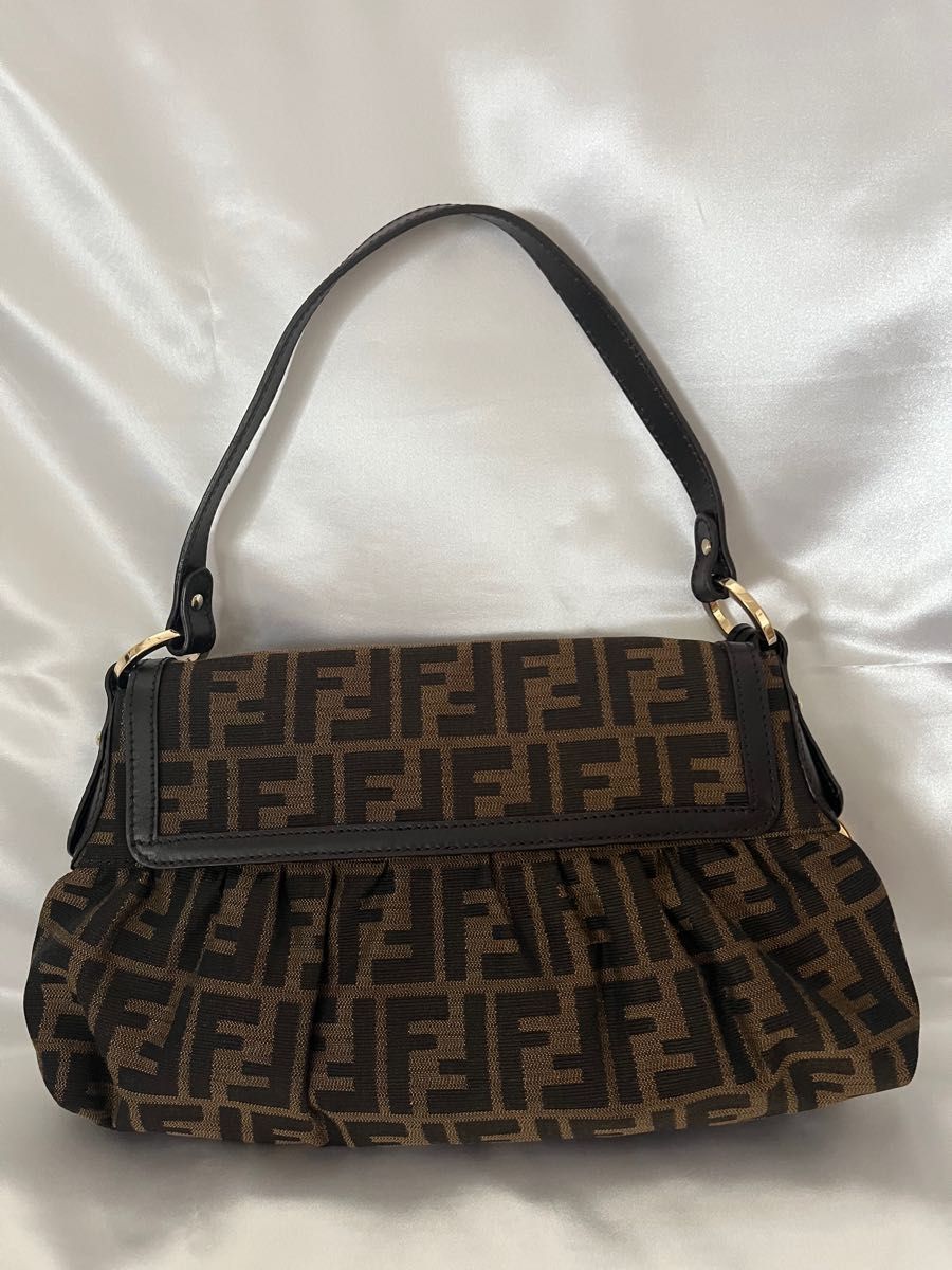 FENDI フェンディ　ズッカ柄　ワンショルダーバック