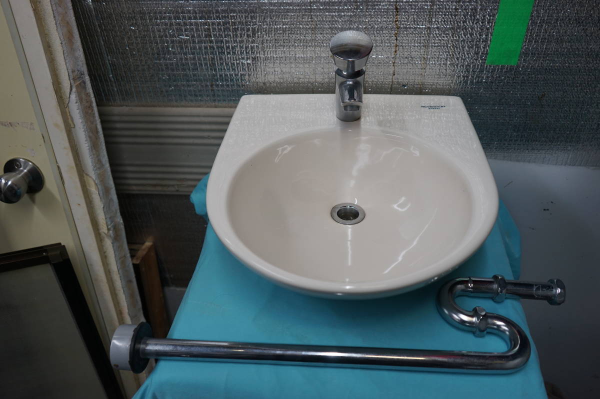 中古■陶器製■TOTO 洗面台 手洗い器 白 ワンプッシュ水栓_画像4