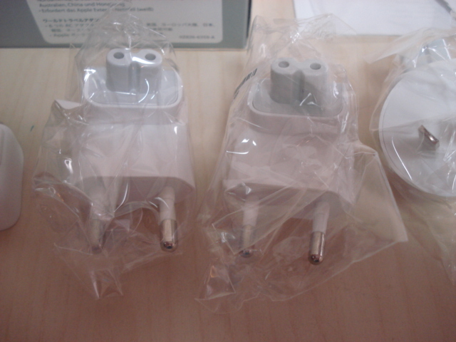 [送料無料 即決] Apple World Travel Adapter Kit M8794G/B USED