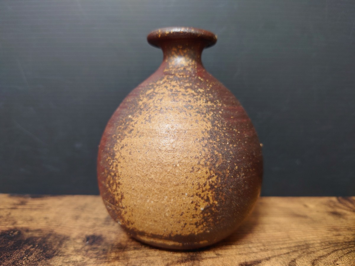  human national treasure [ Fujiwara male ] preeminence . work Bizen sake bottle also box sake cup and bottle Bizen .