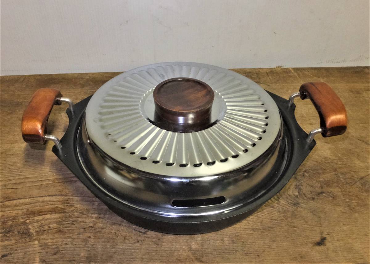 *.-943 iron saucepan unused .. roasting box none two-handled pot size / approximately size : height 9cm width 27.5cm weight 1.35kg