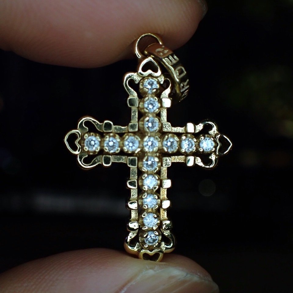 F2979[ROYAL ORDER] Royal Order human work diamond top class K18 purity Cross pendant 7g 35.8x21.4mm[BRAND CLUB HILTON OSAKA]