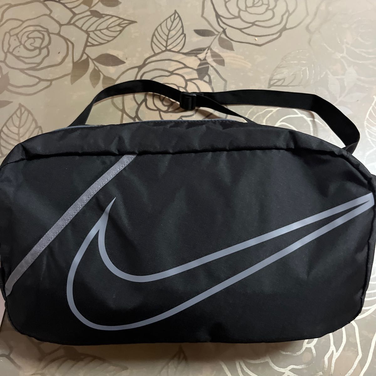 定価3300円　NIKE 水泳　バック スポーツバッグ ボストンバッグ