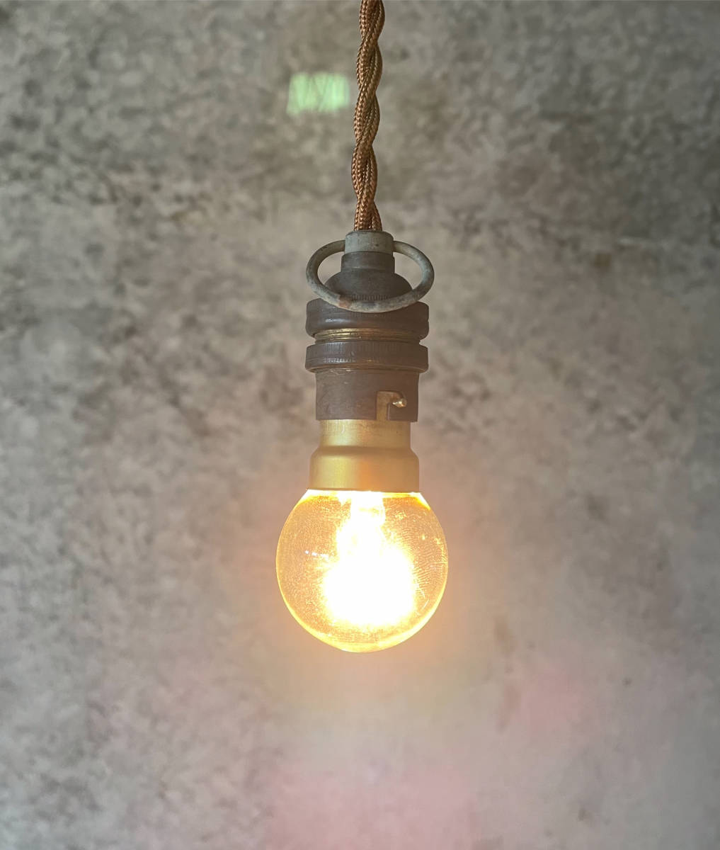 送料無料！R1. 1920年代 フランス アンティーク リング 真鍮 飴色 ソケット ランプ L*/吊り下げ 英国 北欧 カフェ 店舗 アトリエの画像2