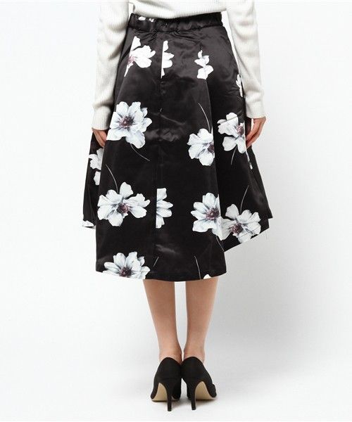 リアルキューブ　花柄 フレアスカート　Mサイズ　３８サイズ