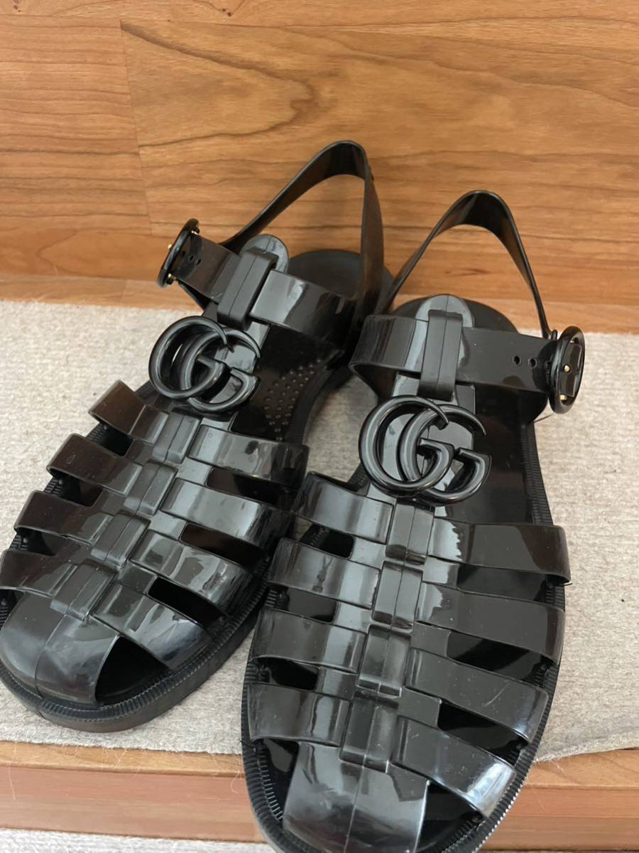 【美品】GUCCI グッチ　グルカサンダル　ブラック　ゴム製_画像1