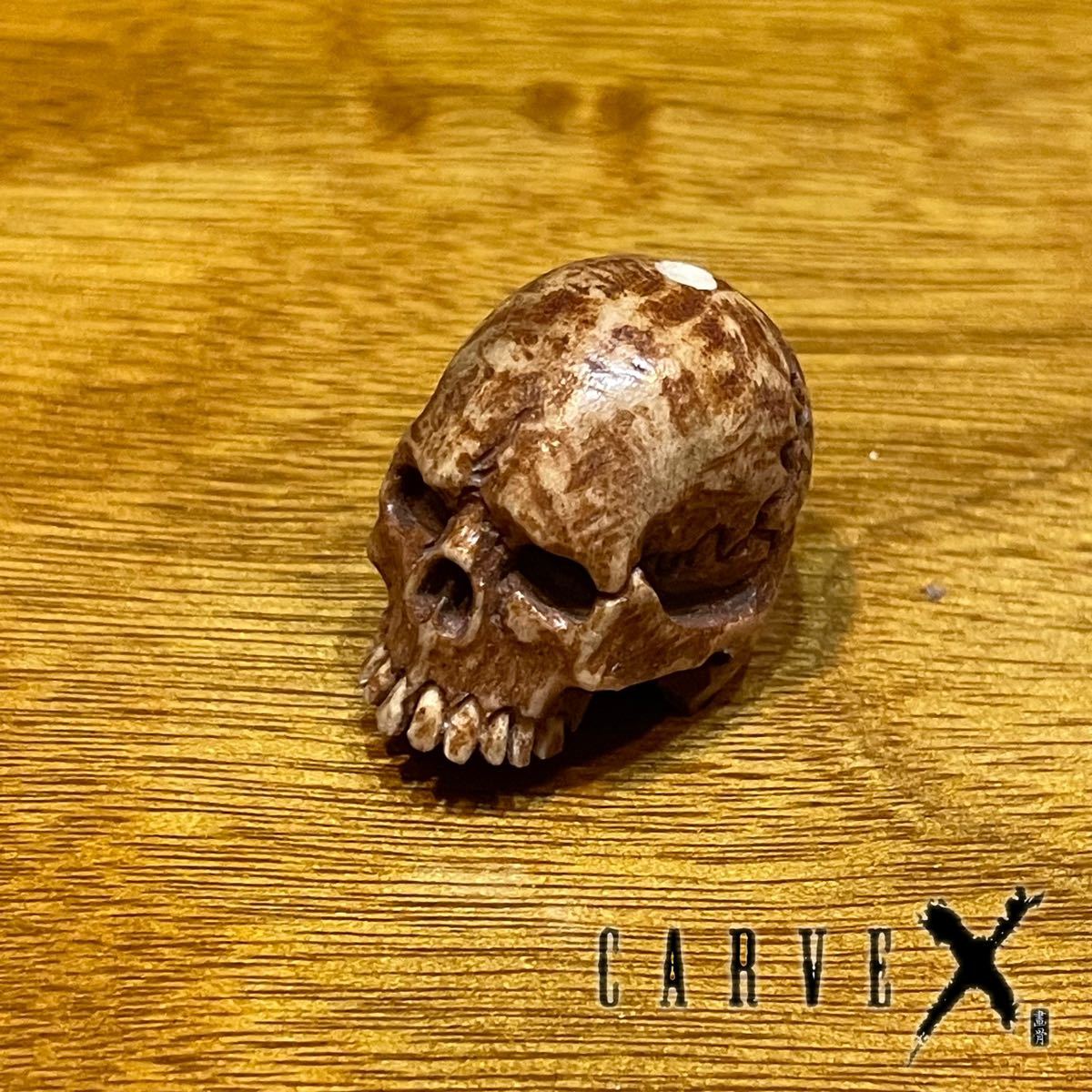 ..CARVEX hand carving .. netsuke Vintage delicate engraver . heart work deer. angle made pendant bracele hand made skeleton Skull skull free shipping 1