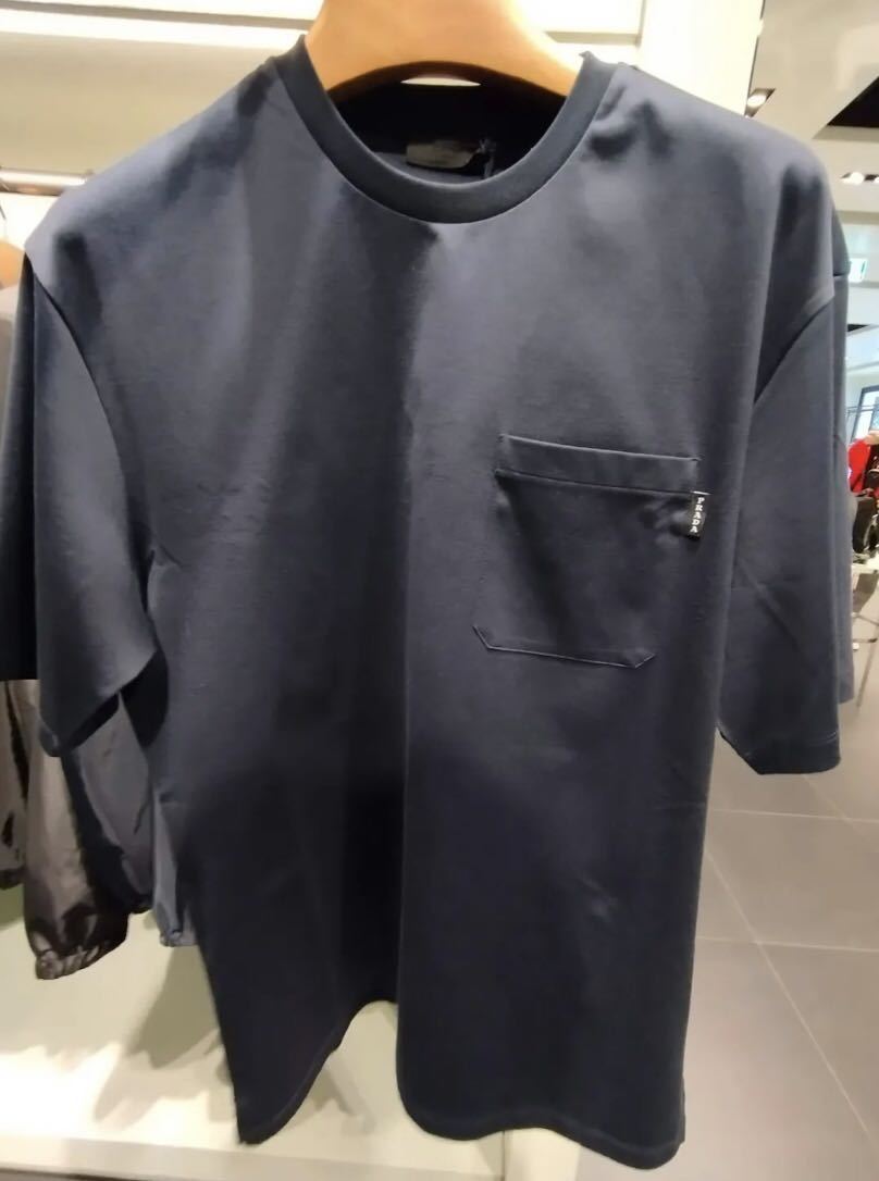 21ss 未使用に近い　送料無料　PRADA プラダ　 胸ポケット　ロゴTシャツ ブラック 黒 UJN658 オーバーサイズ ビッグシルエット Tシャツ _画像1