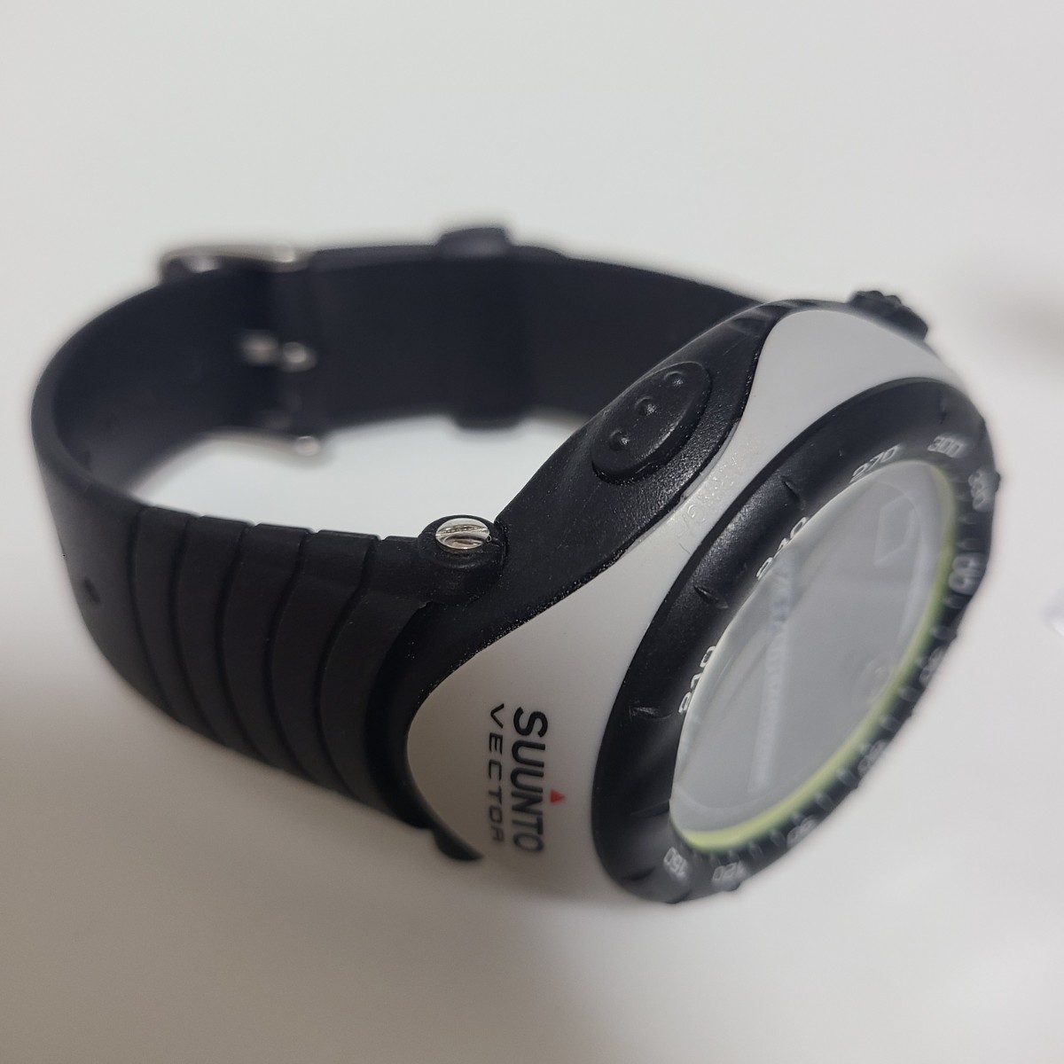 稼働品 限定品 SUUNTO スント VECTOR ベクター 腕周りフリー キャンプ