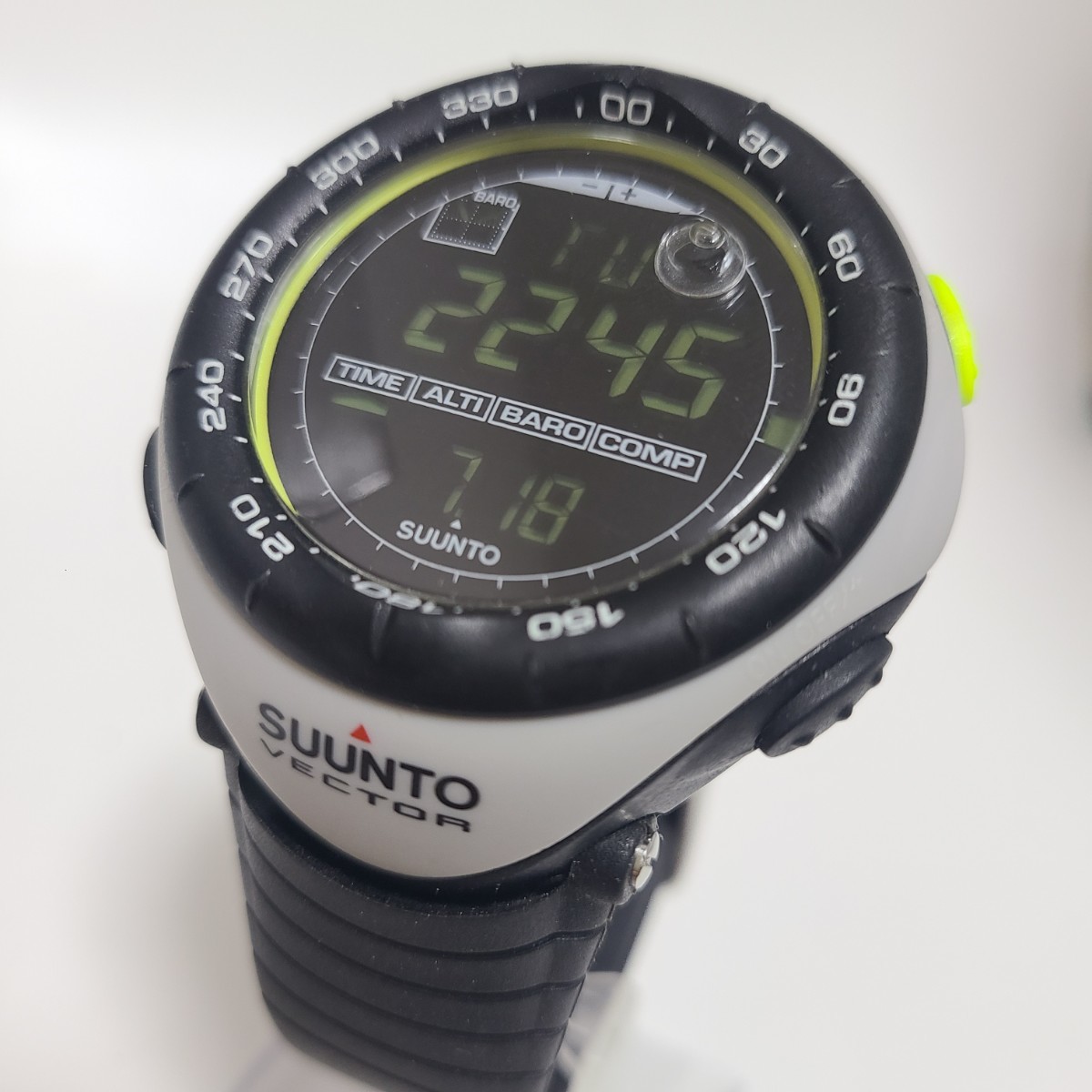 稼働品 限定品 SUUNTO スント VECTOR ベクター 腕周りフリー キャンプ