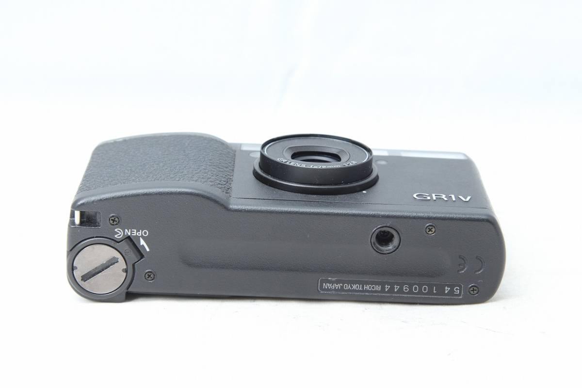 はこぽす対応商品】 美品☆リコー RICOH 液晶欠けなし♪ black F2.8