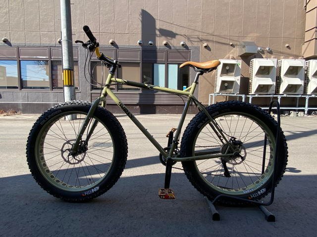 ■SURLY PUGSLEY ... ... потертости ... 26 дюймов  20... ... зеленый ... ... мотоцикл  шина  глубина протектора   спа ... шина  ... автомобиль   Саппоро ...★