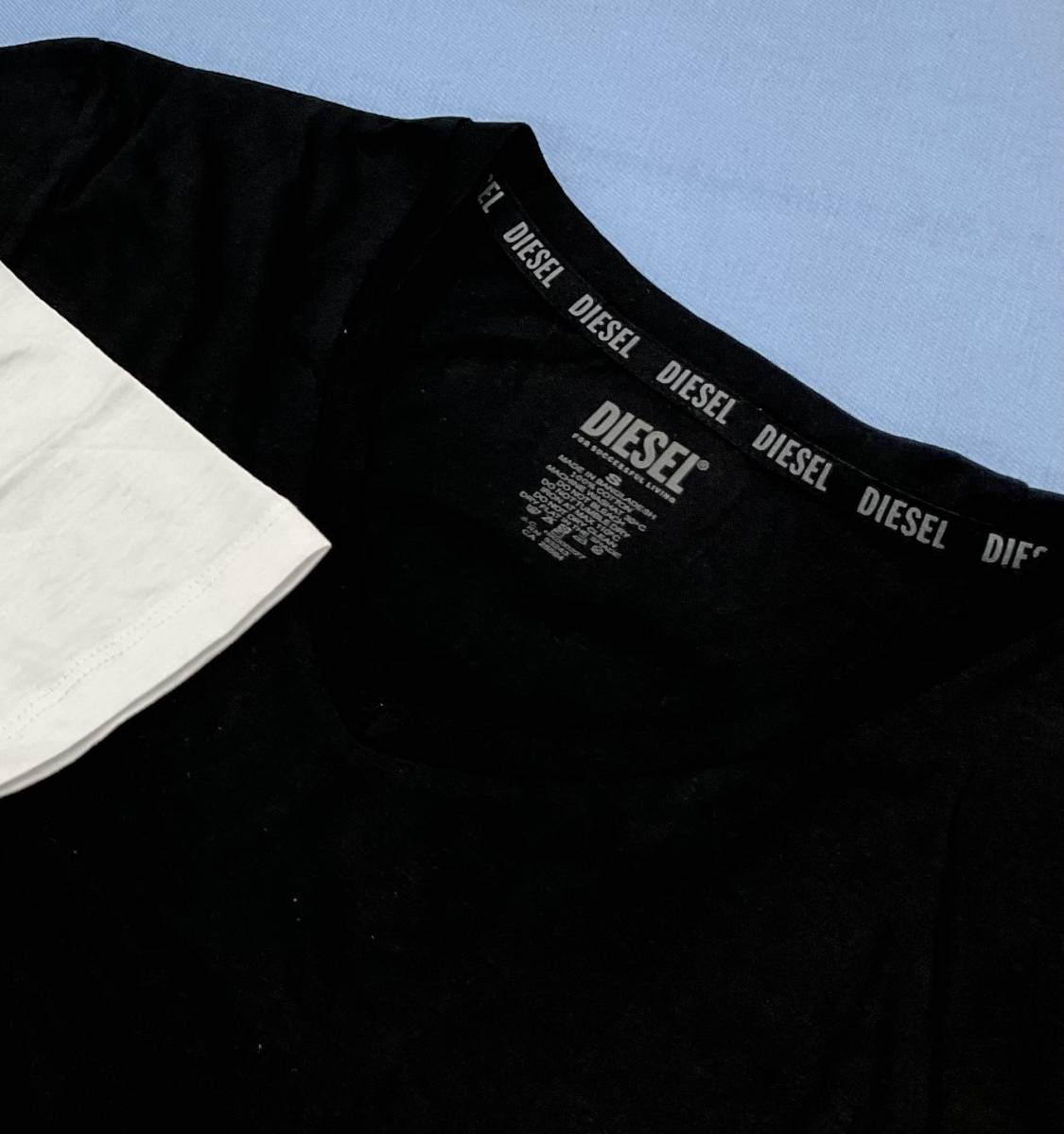 ディーゼル　Tシャツ 2パックセット 2323　Sサイズ　ブラック/ホワイト　新品 タグ付　DIESEL　A05428 0BVFB　アンダーウェア03 ストレッチ_シンプルなソリッドカラーのVネック