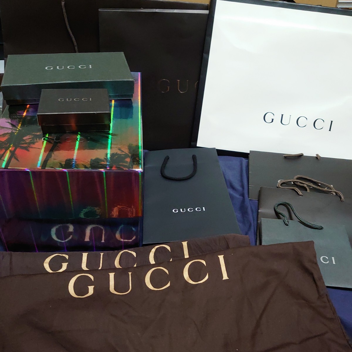 GUCCI 空箱、ショップ袋、紙袋などまとめ売り(グッチ)|売買されたオークション情報、ヤフオク! の商品情報をアーカイブ公開 グッチ GUCCI 空箱 靴袋