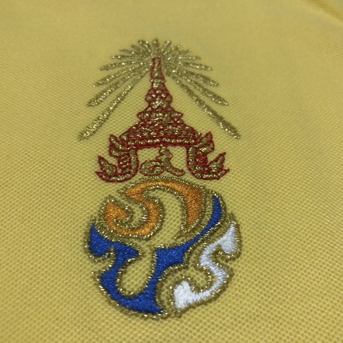 即決・クリックポスト発送・タイで購入した’国王の紋章’と'BIKE FOR DAD'の刺繍入りのポロシャツ・イエロー・ＸＬ_画像3