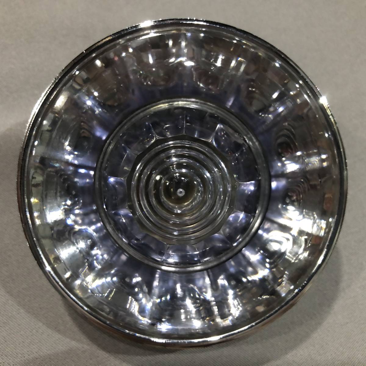 新品・即決・トゥクトゥクの車内装飾用ライト・マーカーランプ・反射板(ディッシュ)、ステー付き・クリアー・１２ｖ球付きの画像3