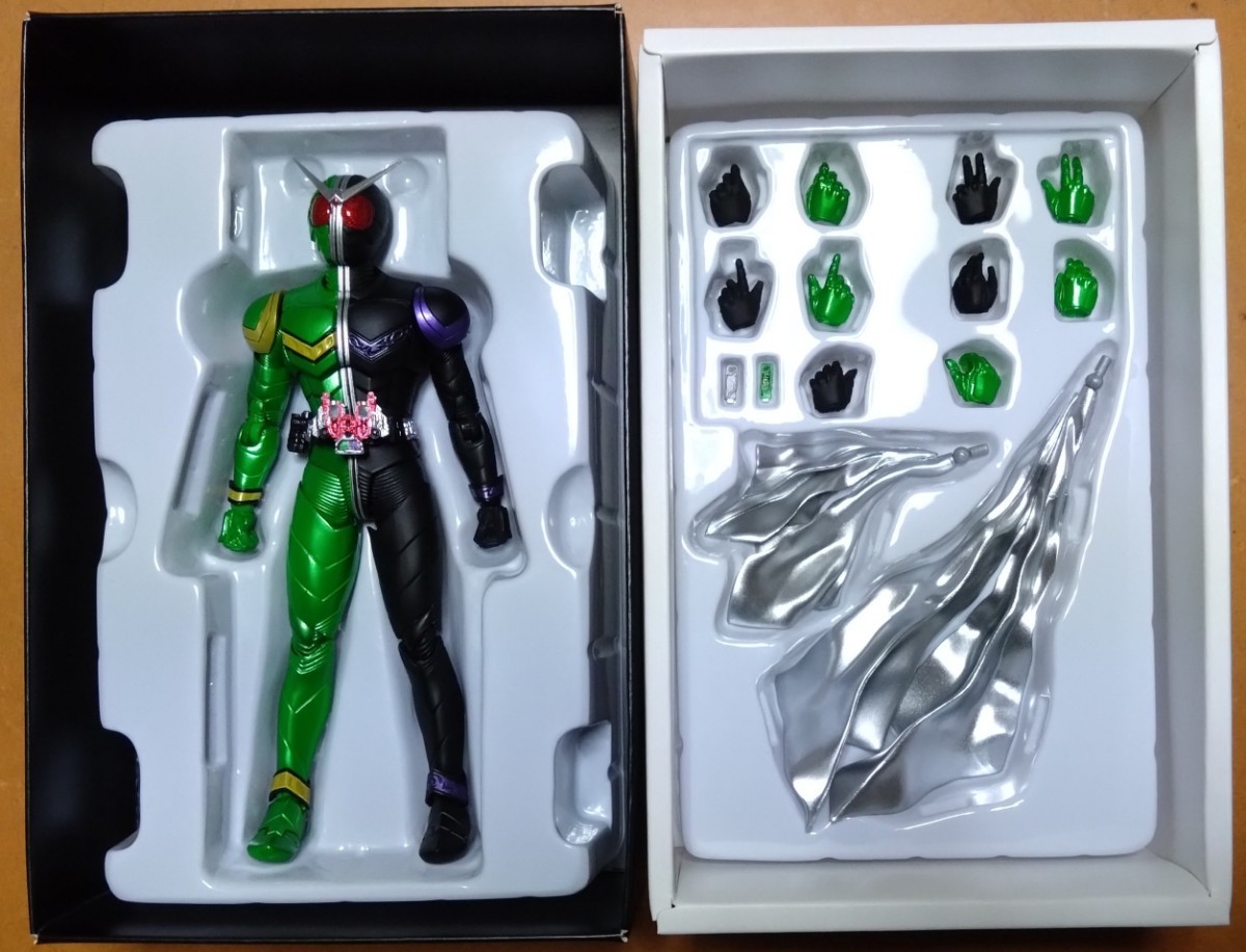 ○中古品○S.H.フィギュアーツ(真骨彫製法) 仮面ライダーW サイクロン