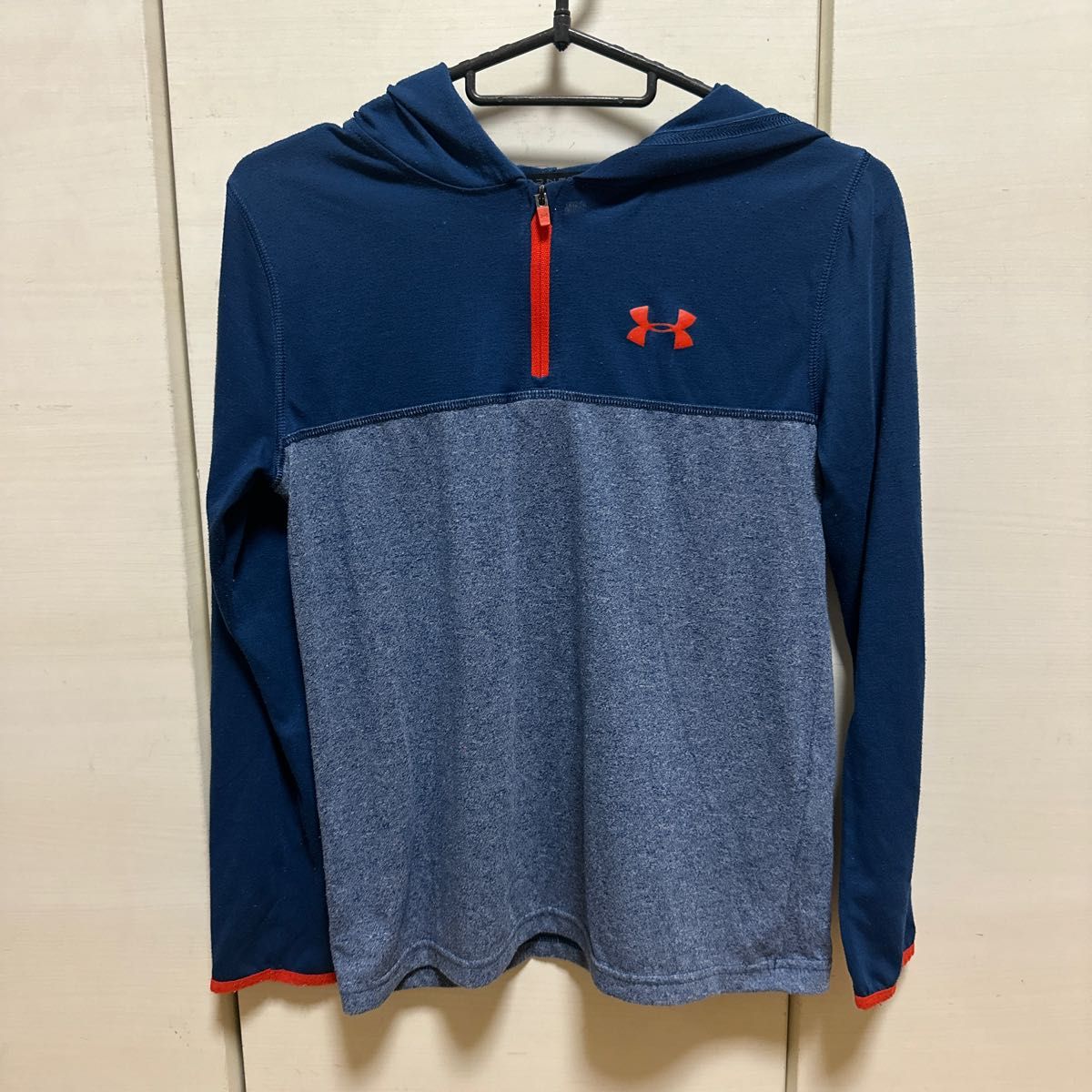 UNDER ARMOUR アンダーアーマー  長袖 Tシャツ パーカー　キッズ ジュニア 150 紺 ネイビー スポーツ