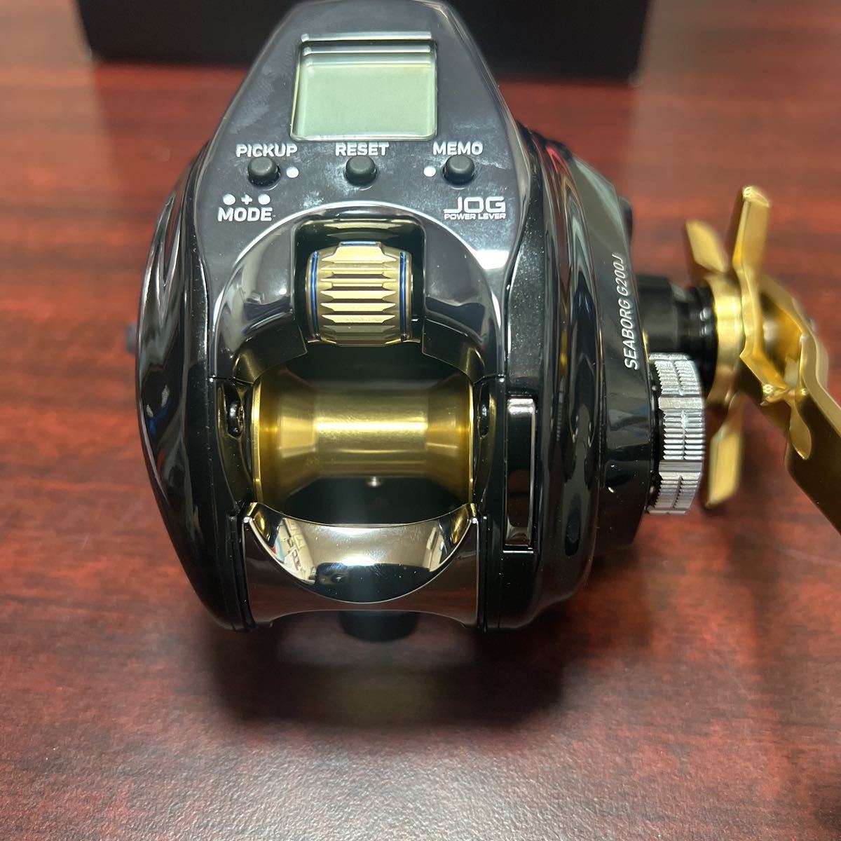 春新作の DAIWA SEABORG G200J 右ハンドル 電動リール 新品 未使用