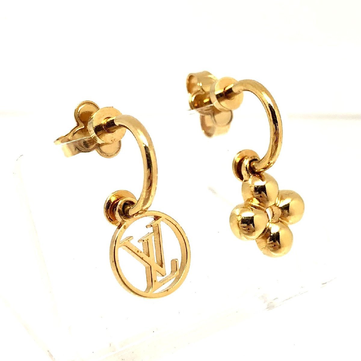 LOUIS VUITTON earring M61088 Hoop Earring Essential V Gold Plated gold –