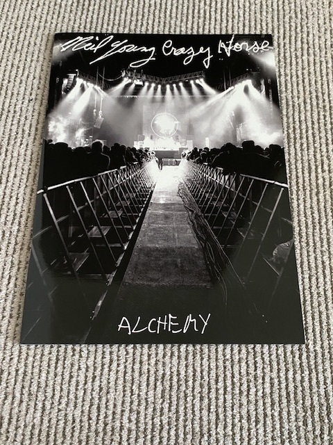 Neil Young/ニール・ヤング　ALCHEMY TOUR　コンサート・パンフレット　2013年_画像1