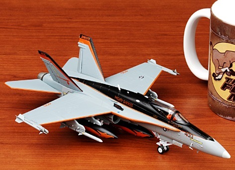 ■即決 Witty Wings 1/72【F/A-18C アメリカ海軍 第94戦闘攻撃飛行隊 「マイティー・シュライクス」 岩国基地 2010年 #400 限定品