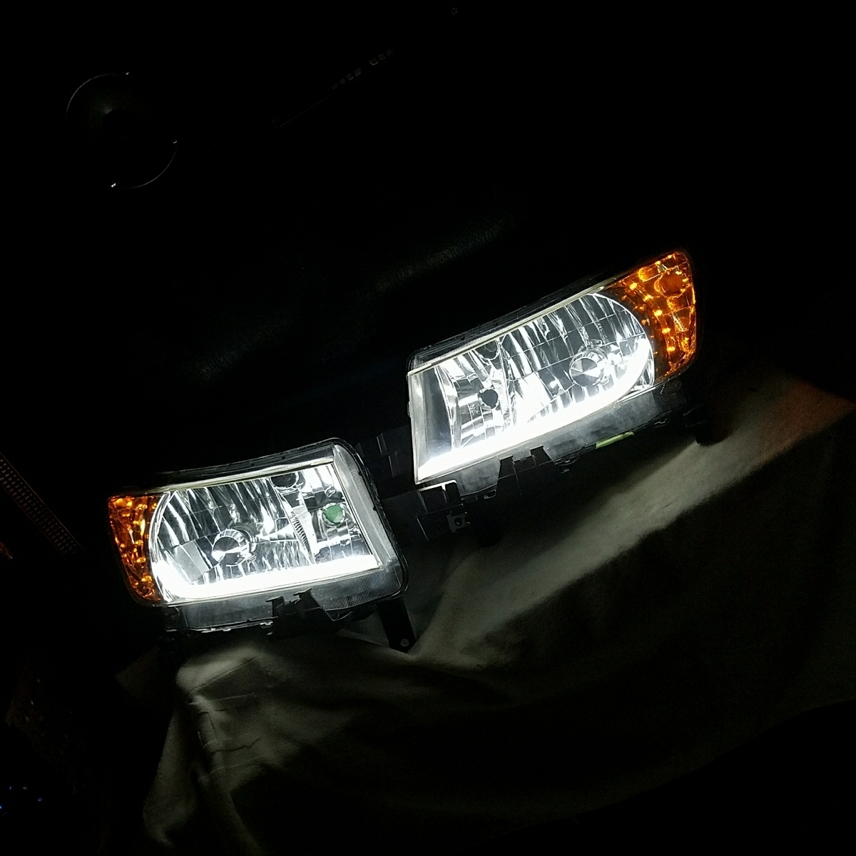 售完豐田bB 20系列一次性大燈HID模型矽加工LED加工 原文:売り切り　トヨタ bB 20系 ワンオフヘッドライト　HIDモデル　シリコン加工　LED加工