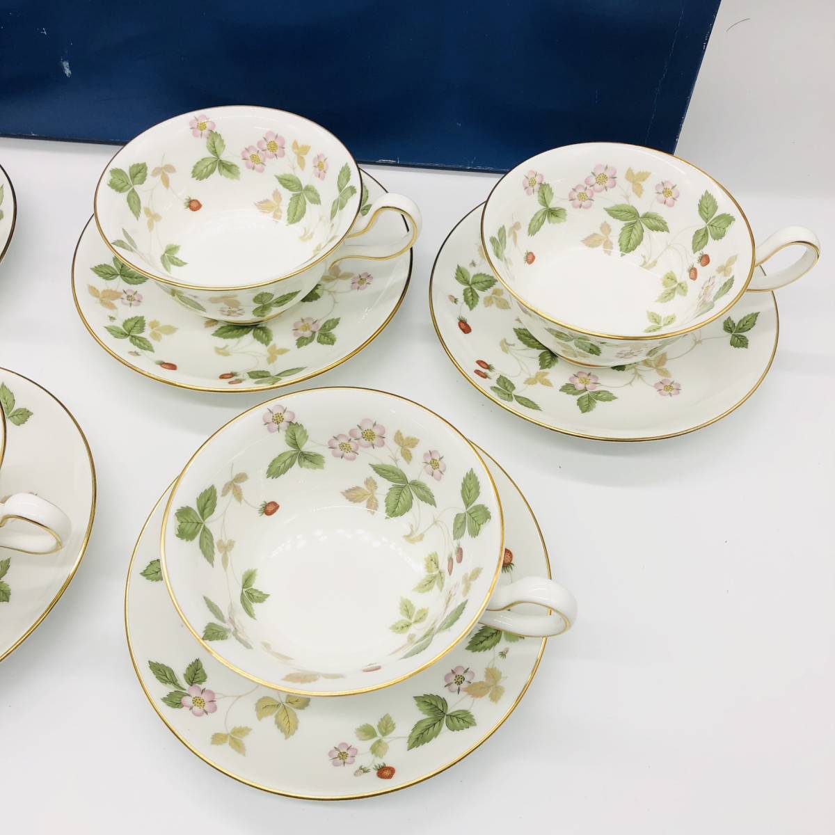 保管品 Wedgwood ウェッジウッド ワイルドストロベリー カップ ＆ ソーサー 5客 セット 西洋 食器 コップ ティーカップ コーヒーカップ_画像3