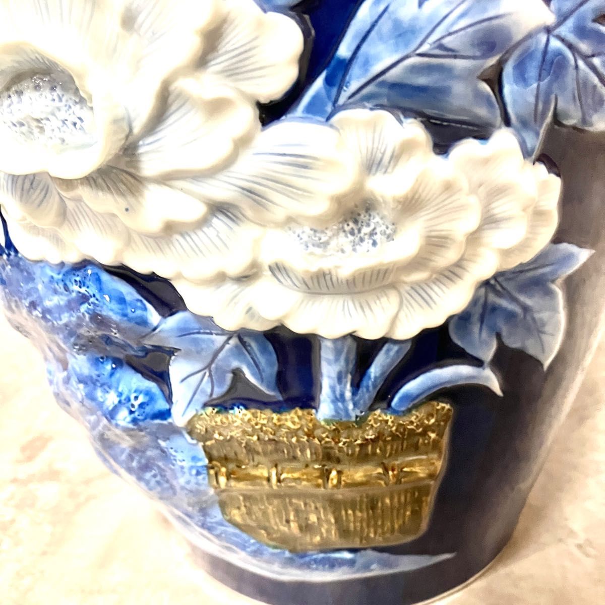 有田焼　緒方松右衛門　大花瓶　木蓮　彫刻　陽刻の大名品　伝統工芸品　希少　骨董品