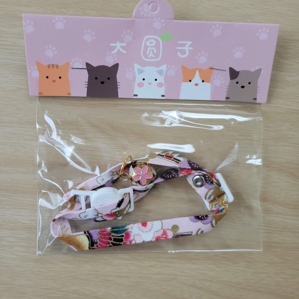 【未使用品】猫用首輪　日本仕様 花柄鈴付き 綿 バックル付き