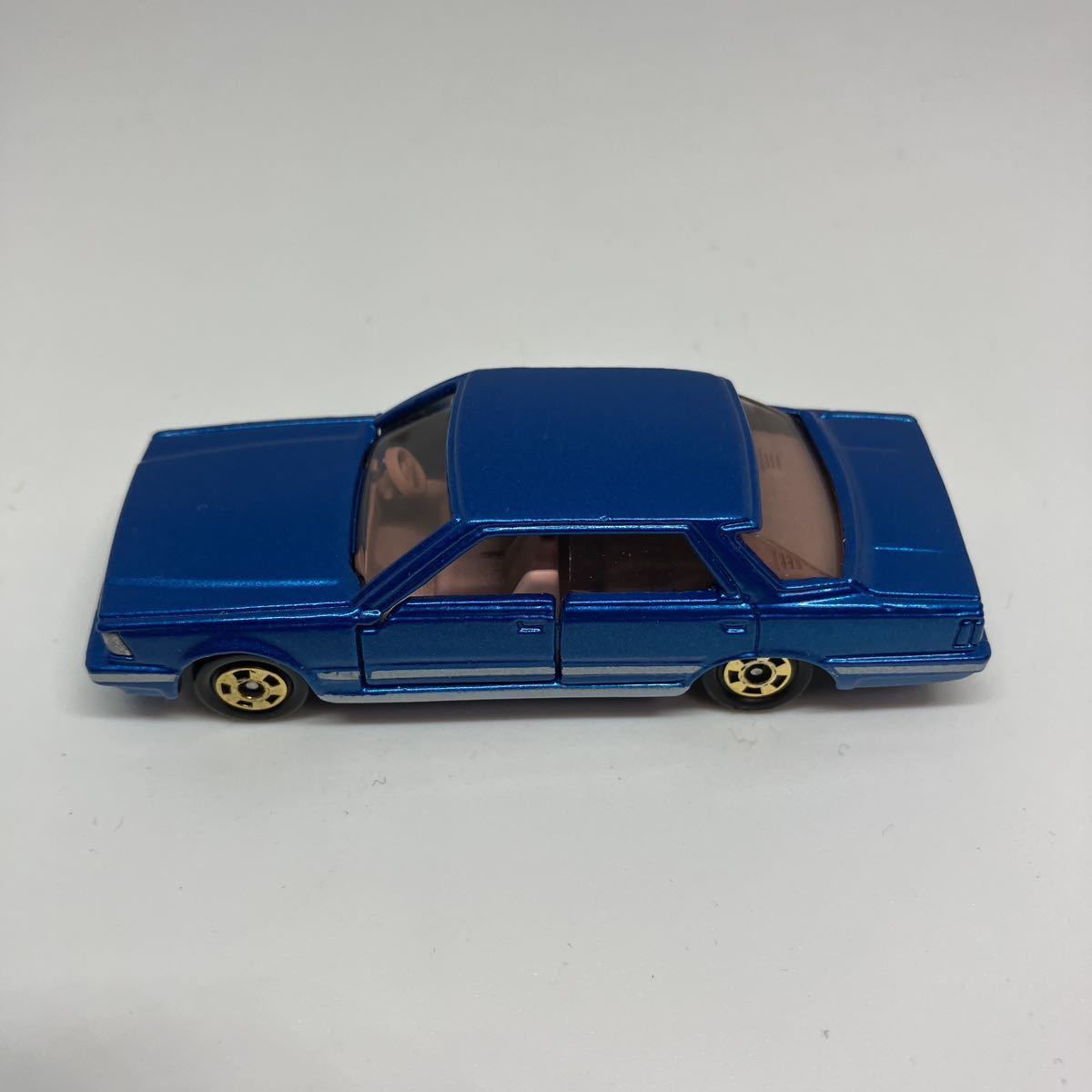 □絶版》トミカ No.15【日本製】日産 セドリック 4ドア ハードトップ