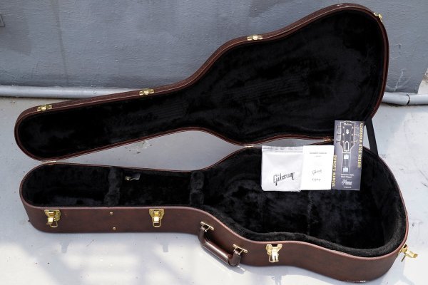 おまけ付き 2020年製 Gibson USA ギブソン ドレッドノート アコースティック用 ブラウンハードケース J-45 J-50  Southern Jumbo 等に