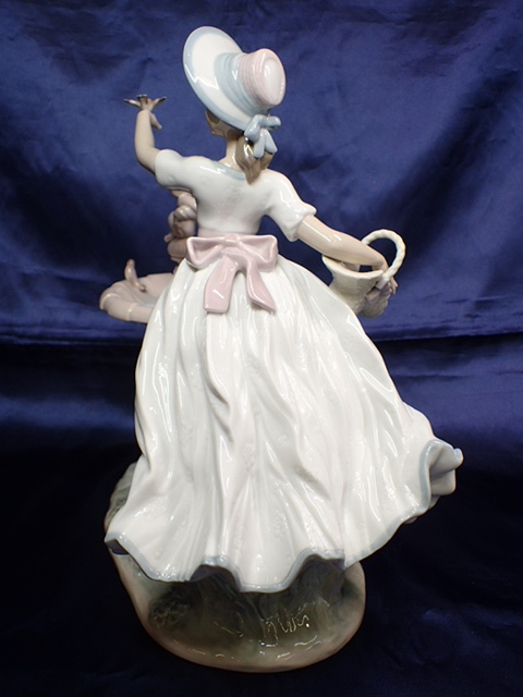 7095[TS]◆LLADRO/リヤドロ◆フィギュリン No.6106 『春を告げる小鳥たち』 陶器の置物/公園 噴水 女性_画像4