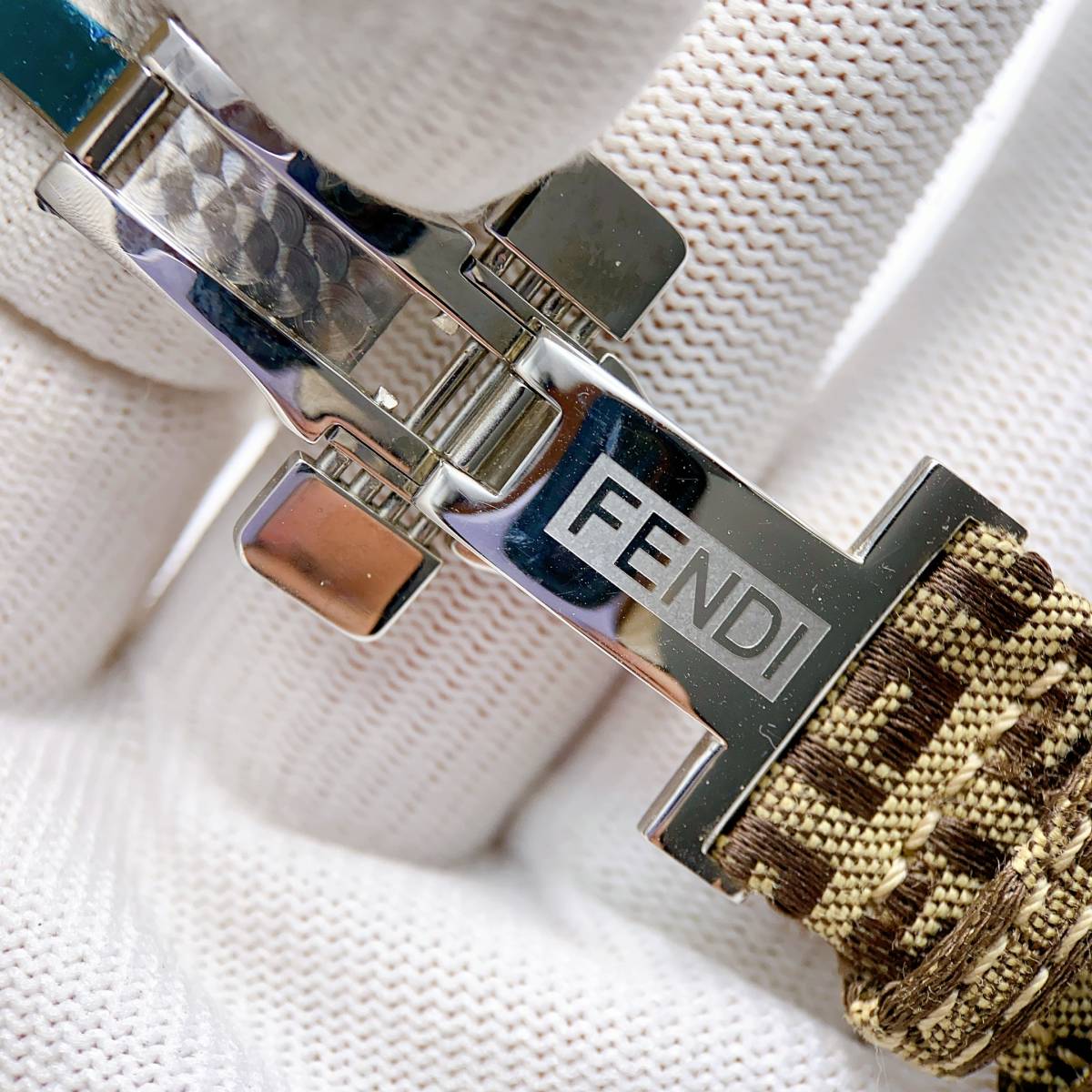 1スタ】フェンディFENDI クォーツ腕時計ズッカ柄ベルトスクエア 1スタ】フェンディFENDI クォーツ腕時計ズッカ柄ベルトスクエア