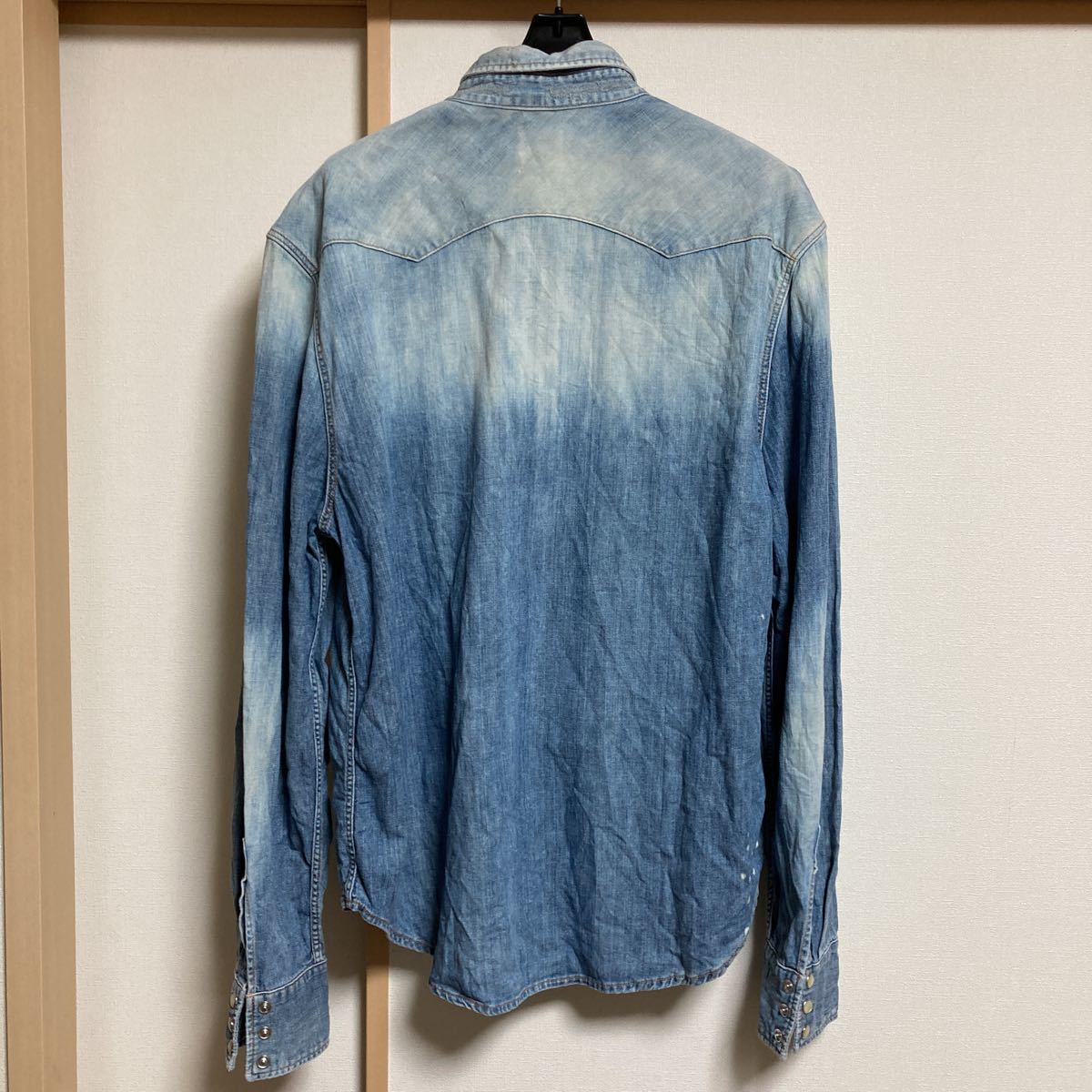 【美品】LVC LEVI'S リーバイス ダメージ加工 デニムシャツ ウエスタンシャツ 長袖シャツ インディゴ Lサイズ イタリア製_画像2